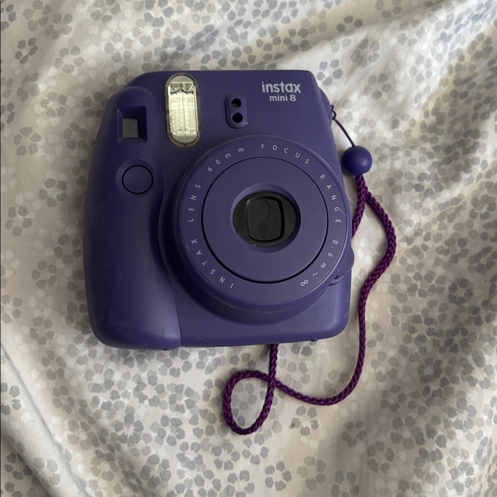 Fujifilm Instax Mini 8 in Vibrant Purple